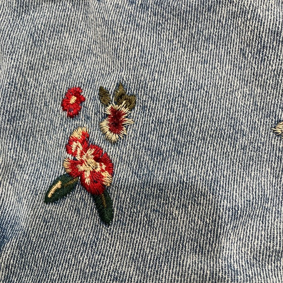Blue Spice Women's Floral Embroidered Jean Shorts - Picture 4 of 7